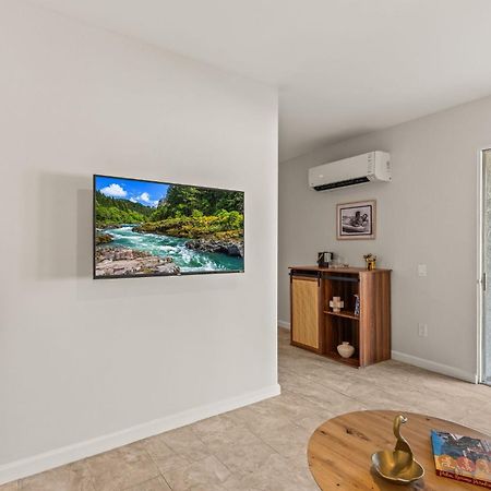 Casa Oliver Hotel & Resort - A Men'S Clothing Optional Resort In 팜 스프링스 외부 사진