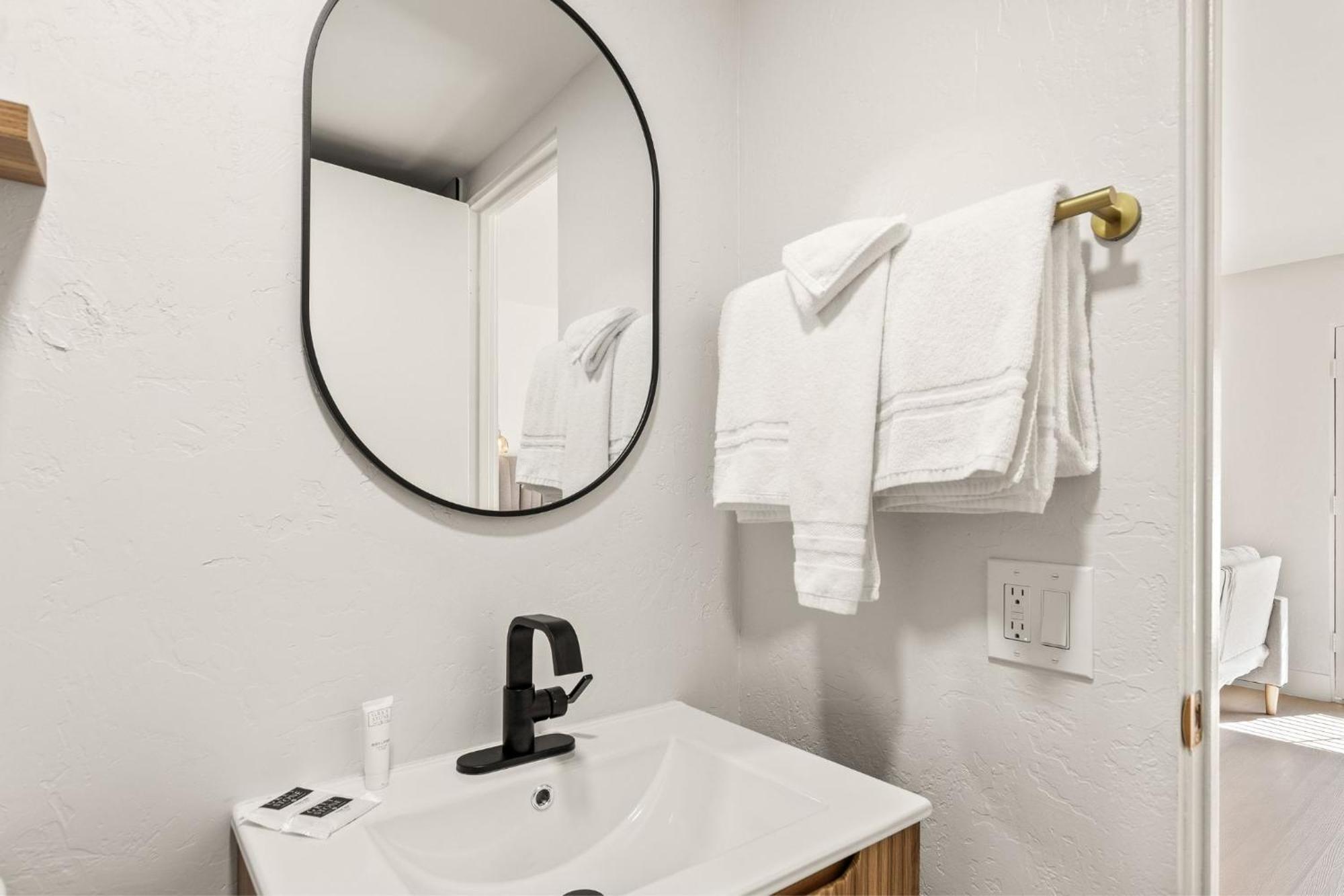 Casa Oliver Hotel & Resort - A Men'S Clothing Optional Resort In 팜 스프링스 외부 사진