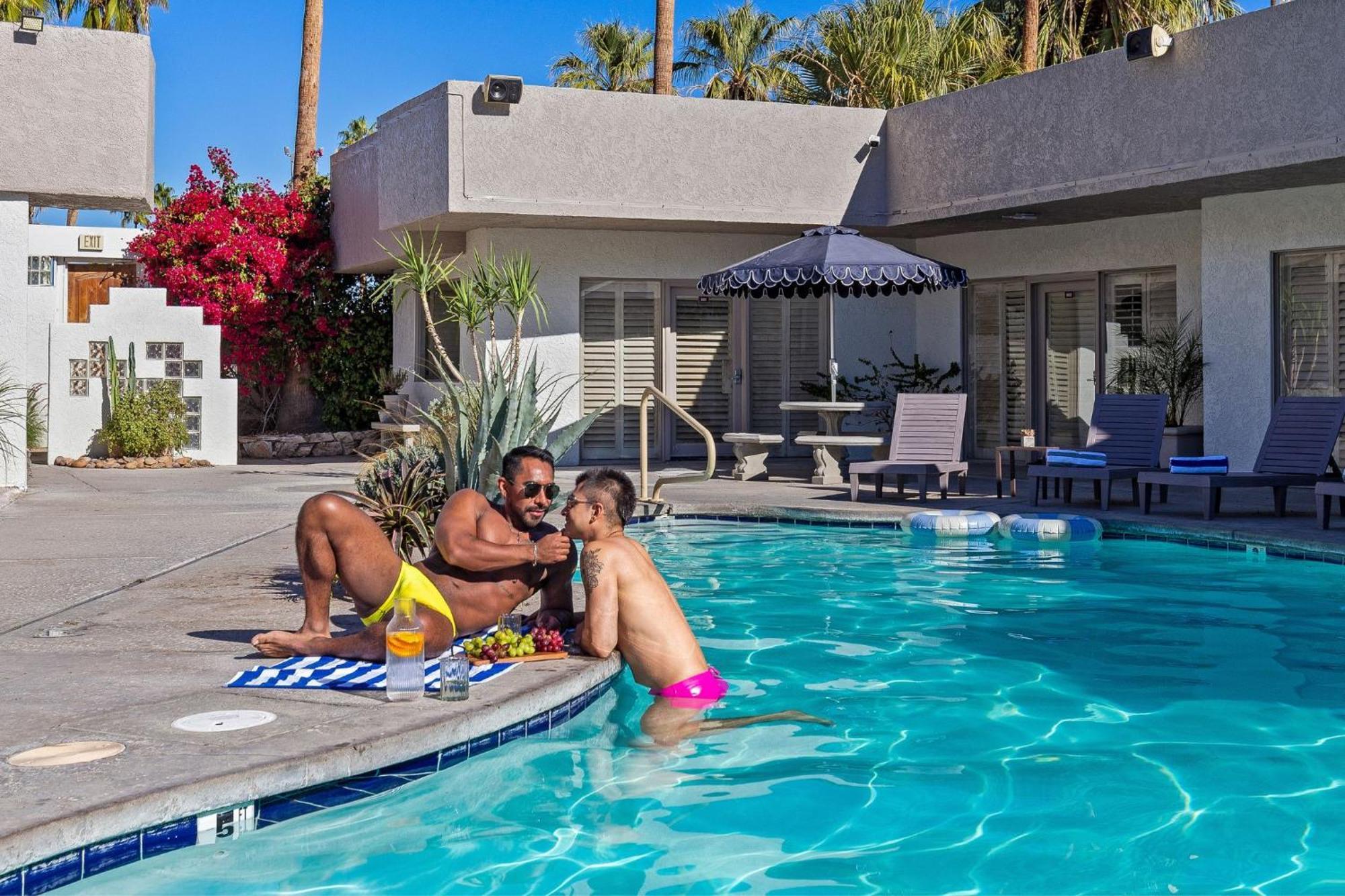 Casa Oliver Hotel & Resort - A Men'S Clothing Optional Resort In 팜 스프링스 외부 사진