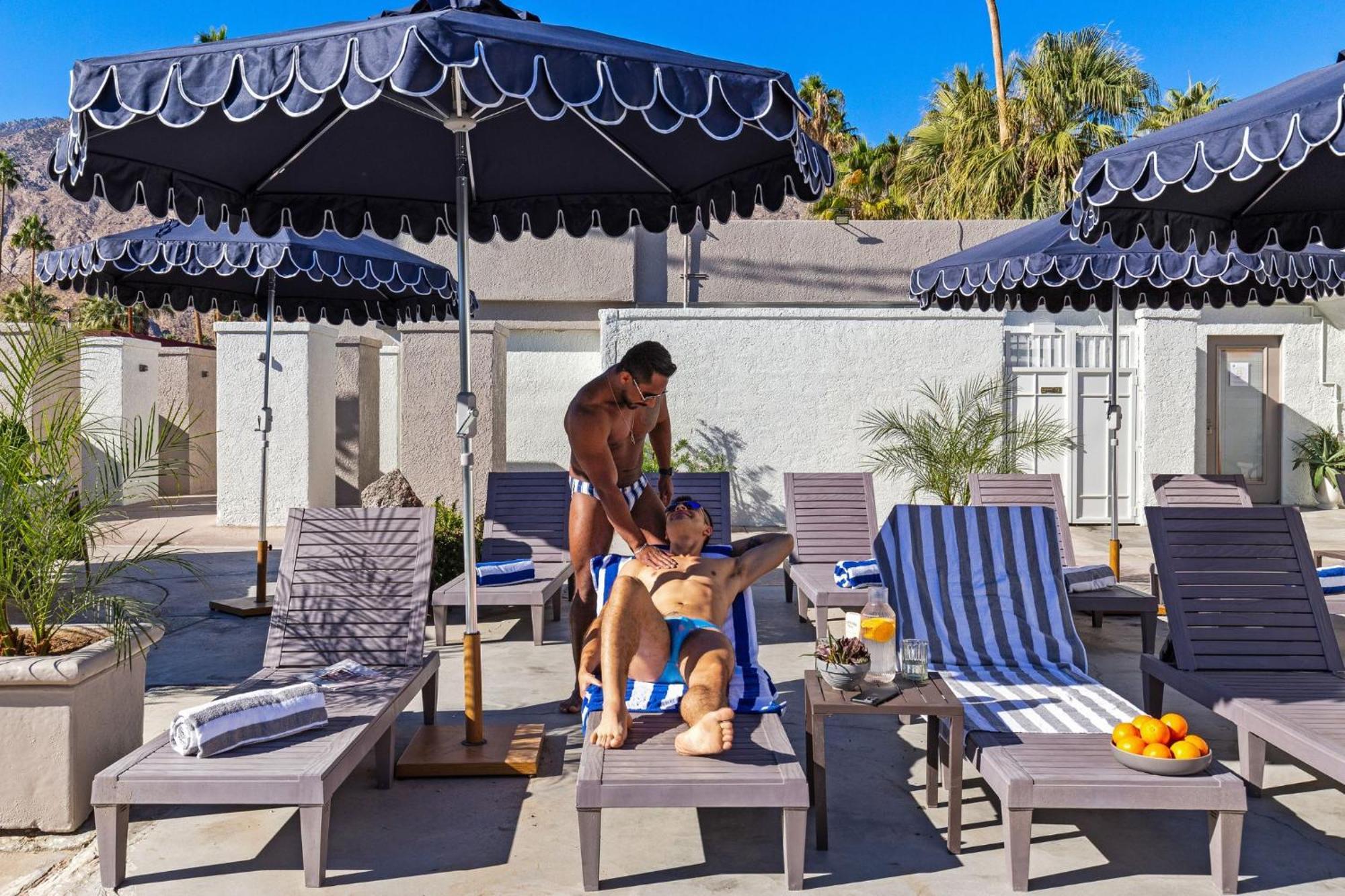 Casa Oliver Hotel & Resort - A Men'S Clothing Optional Resort In 팜 스프링스 외부 사진