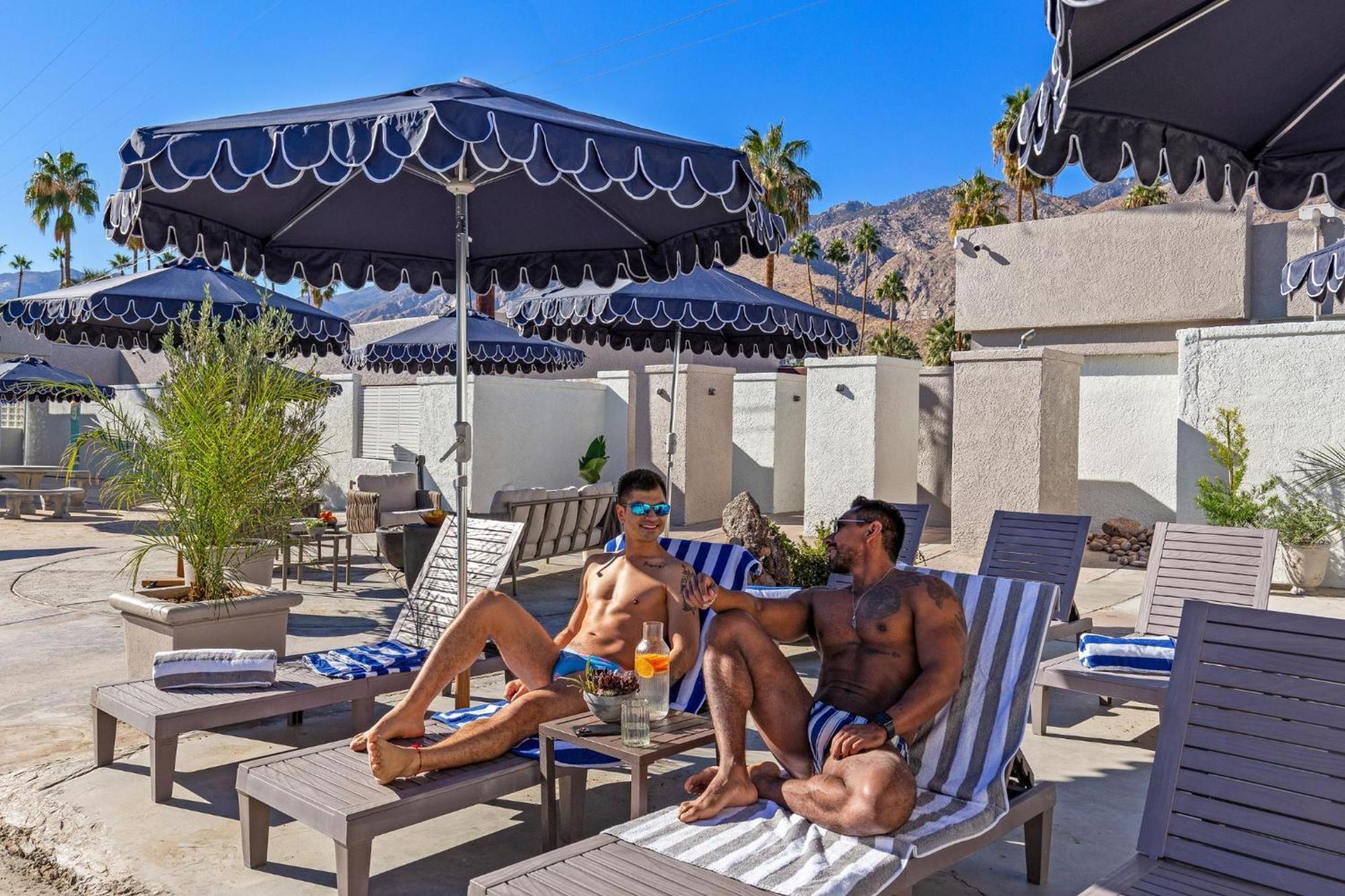 Casa Oliver Hotel & Resort - A Men'S Clothing Optional Resort In 팜 스프링스 외부 사진